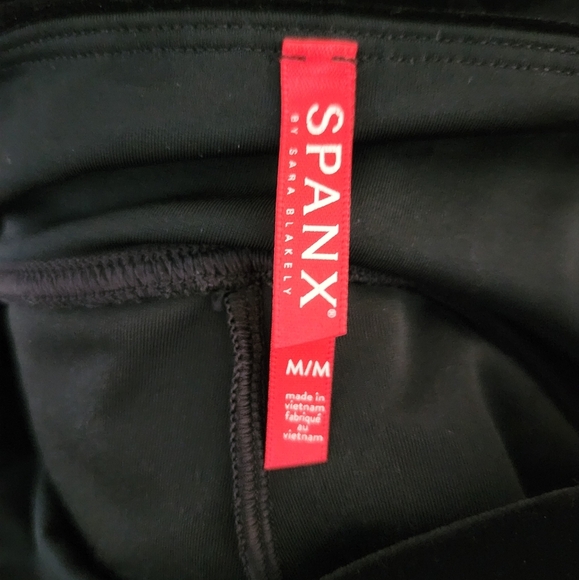 SPANX | Velvet Ankle Length Leggings in Black - Size M - Picture 6 of 9